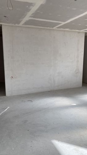 Rigipswände und Deckenverkleidung