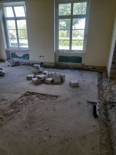 Baustelle mit Paletten